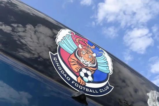 麦承兴也不知道，自己想找的真龙命格，本尊其实就和自己在一家饭店。